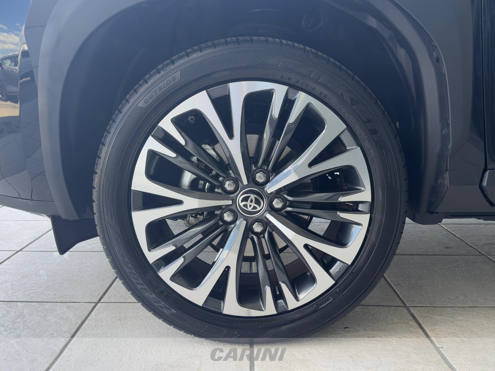 CARINI Toyota yaris cross