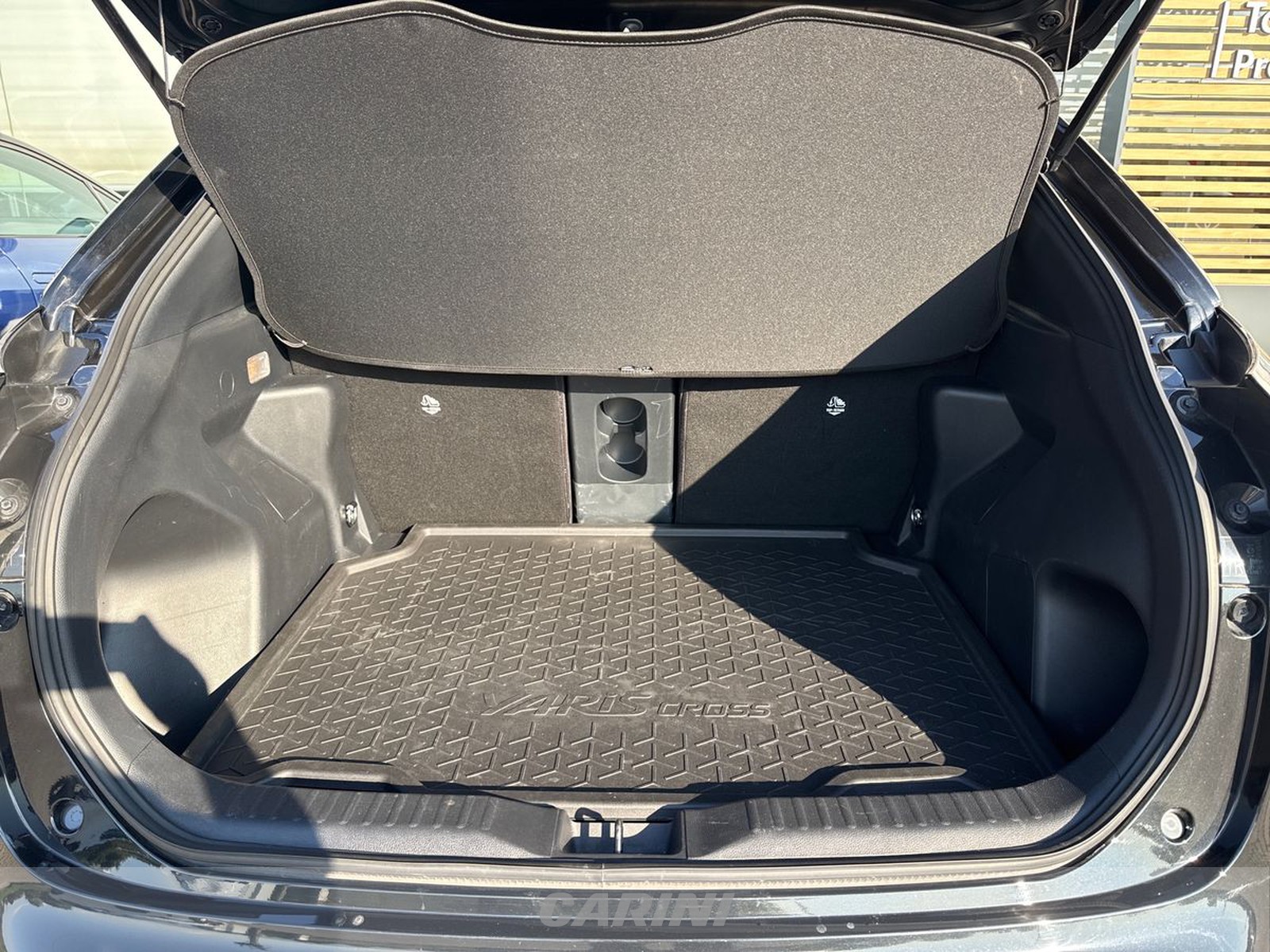 CARINI Toyota yaris cross