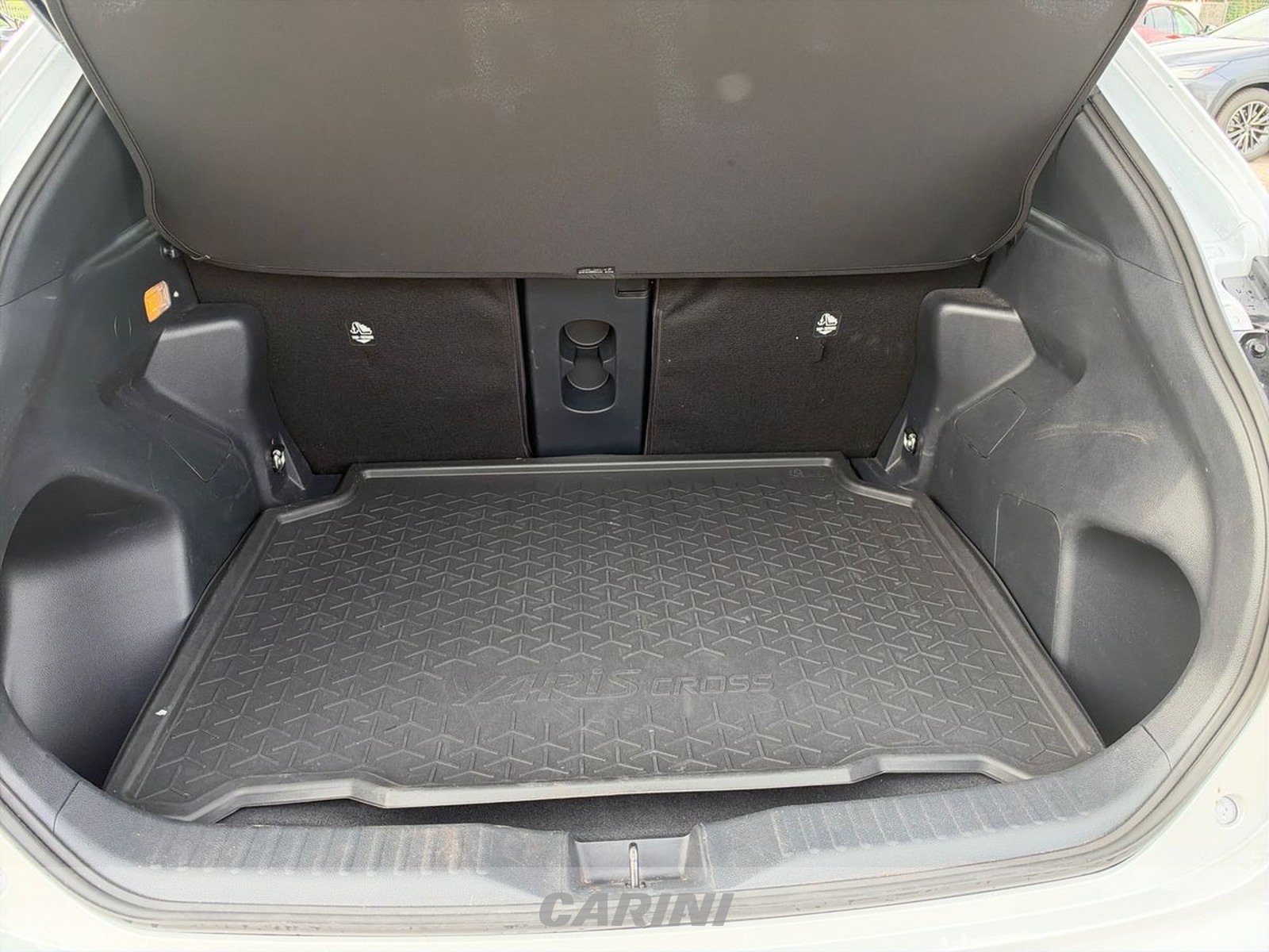 CARINI Toyota yaris cross